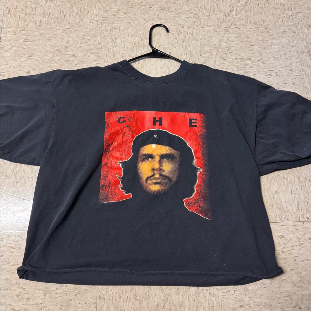 Cropped CHE tee